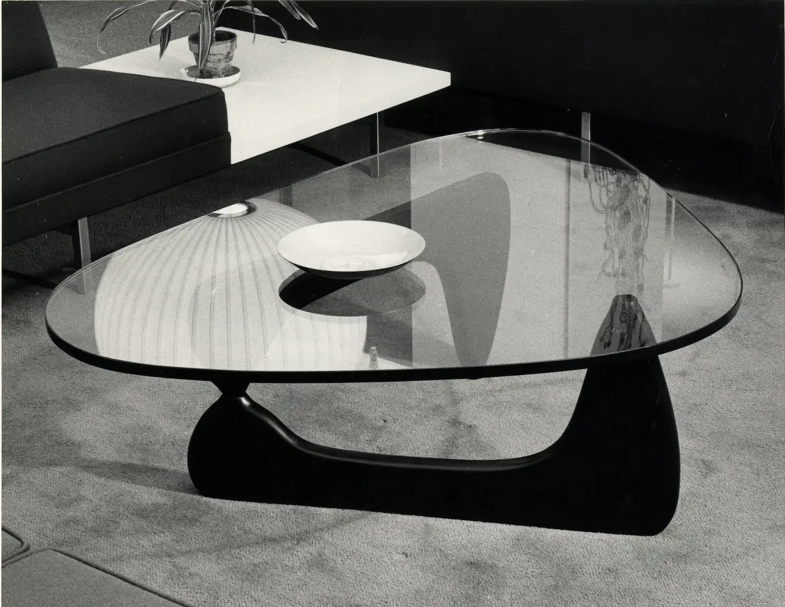 Coffe table Noguchi Isamu Noguchi