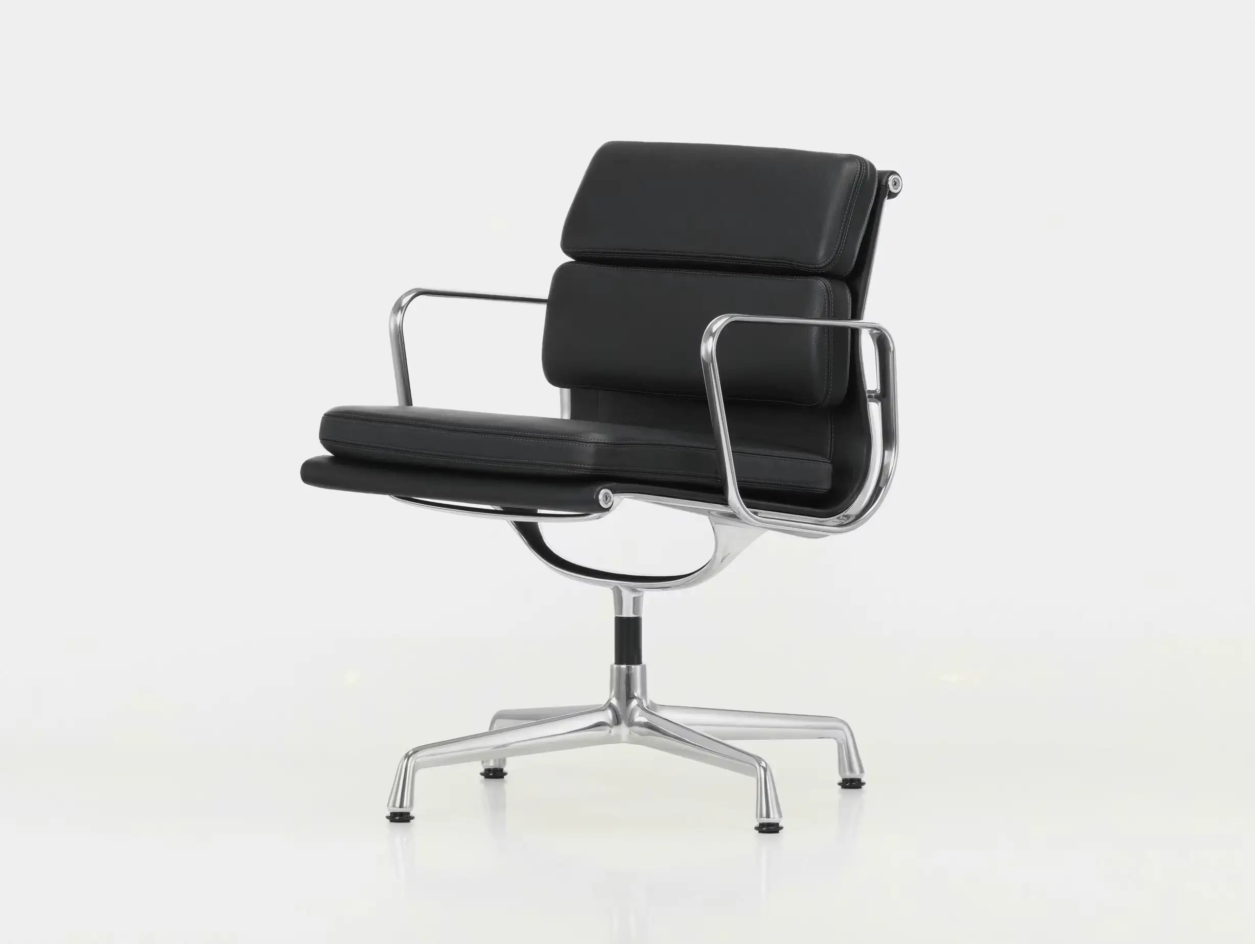 Charle & Ray Eams EA208 office chair