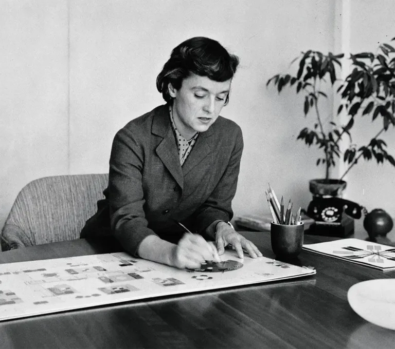 Florence KnollFlorence Knoll Bassett est une architecte, designer et entrepreneuse américaine.