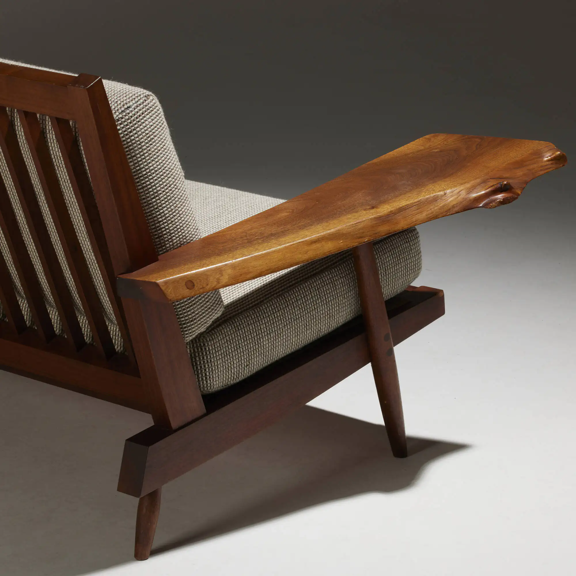 George Katsutoshi Nakashima était un menuisier et architecte américain.