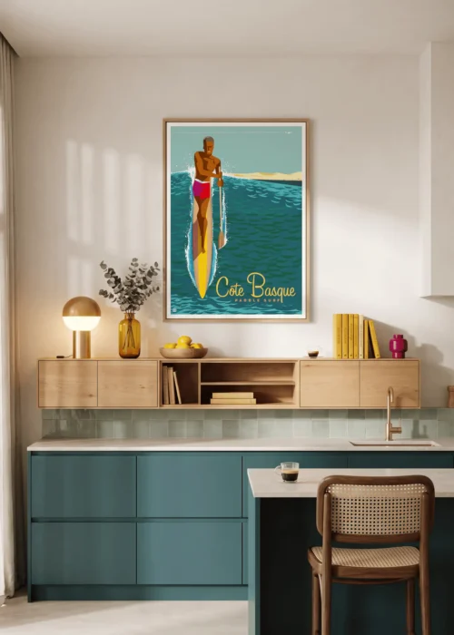 Affiche Paddle Côte Basque de Monsieur Z encadrée dans un intérieur, tirage d'art