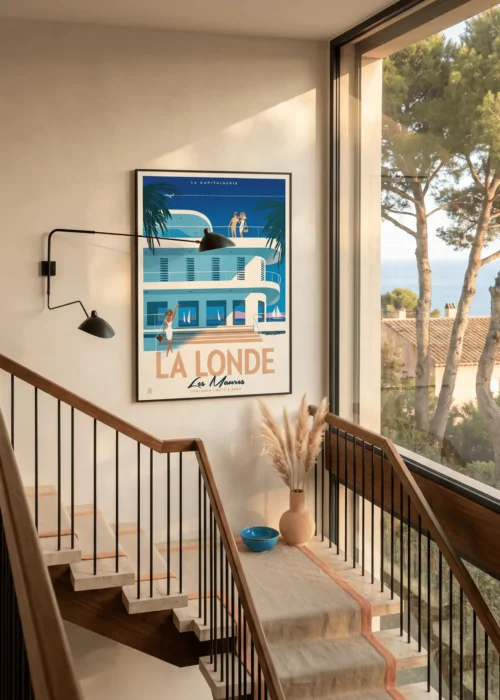 Affiche La Londe Capitainerie de Monsieur Z encadrée dans un intérieur, tirage d'art Côte d'Azur